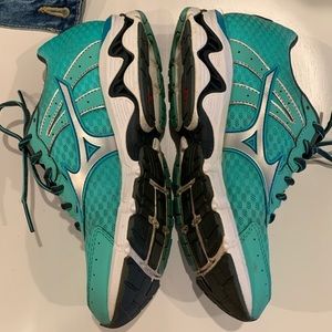 MIZUNO Wave Inspire Women’s Running Shoes